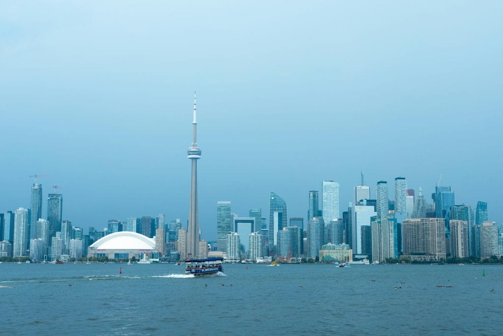 cn tower kanada dil okulu toronto dil okuu
