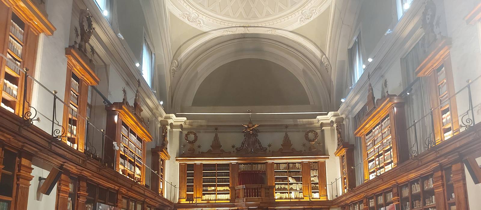 Roma’da Sant’Ivo alla Sapienza sarayındaki tarihi Alessandrina Kütüphanesi